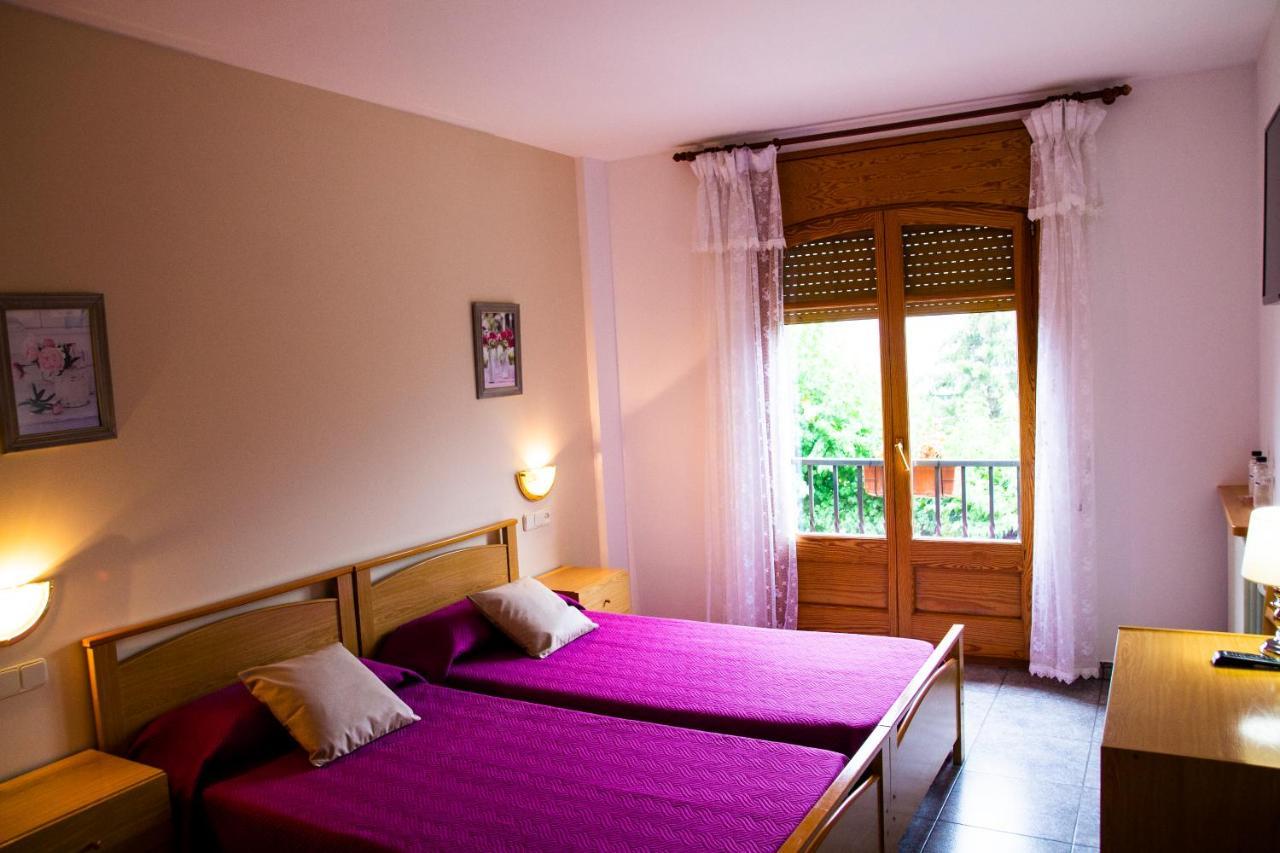 Hostal Montserrat Мунсень Екстер'єр фото