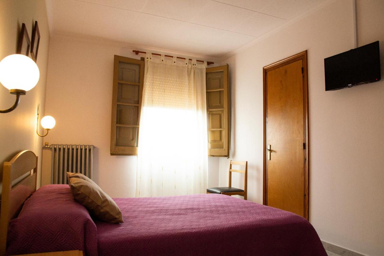 Hostal Montserrat Мунсень Екстер'єр фото