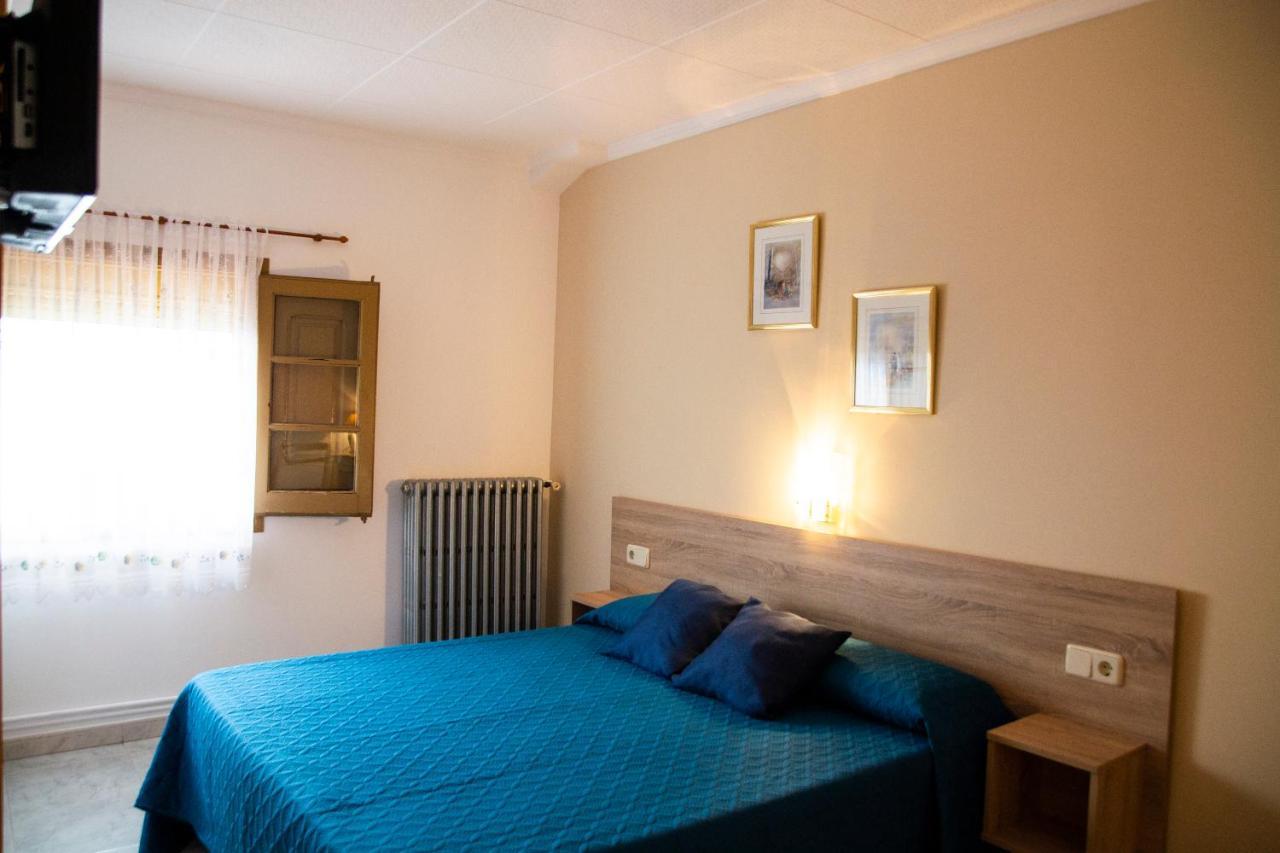 Hostal Montserrat Мунсень Екстер'єр фото