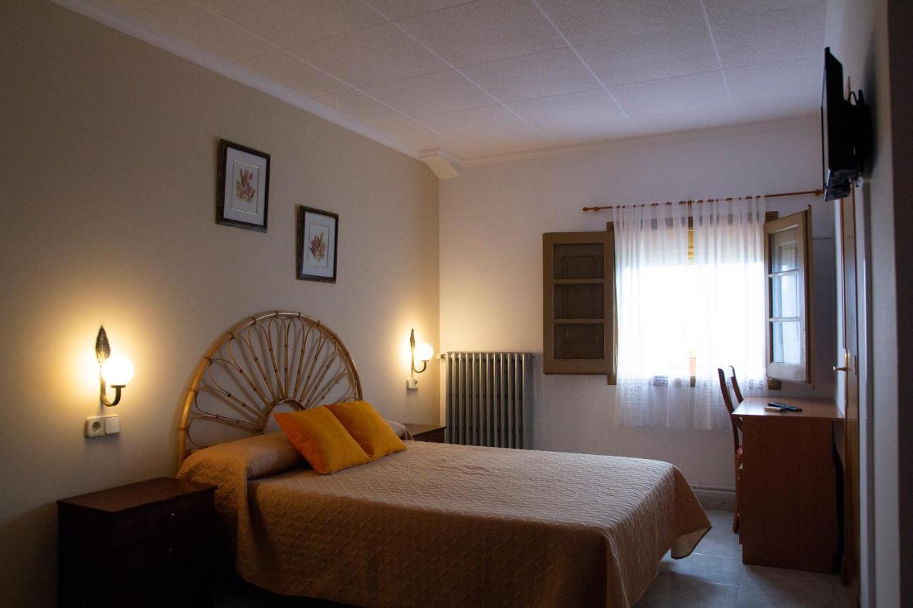 Hostal Montserrat Мунсень Екстер'єр фото