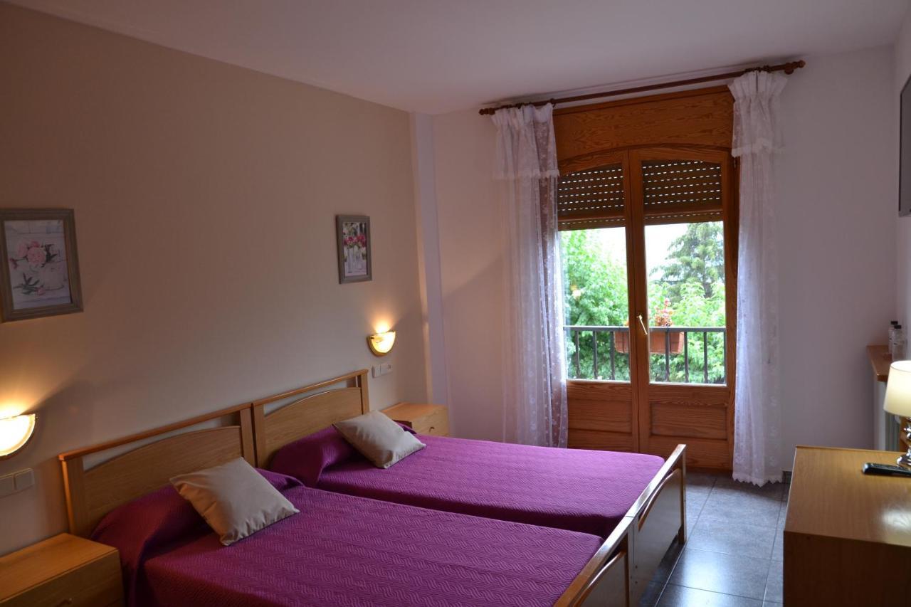 Hostal Montserrat Мунсень Екстер'єр фото