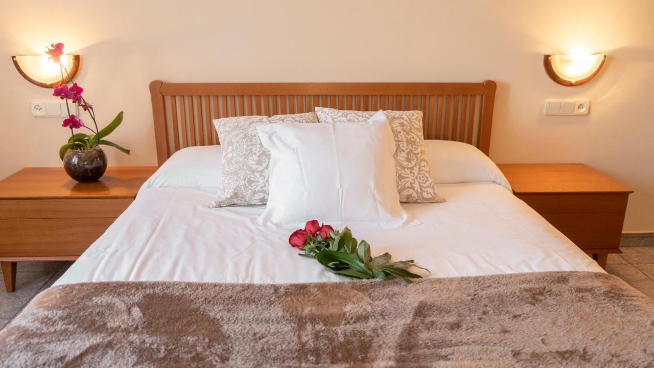 Hostal Montserrat Мунсень Екстер'єр фото