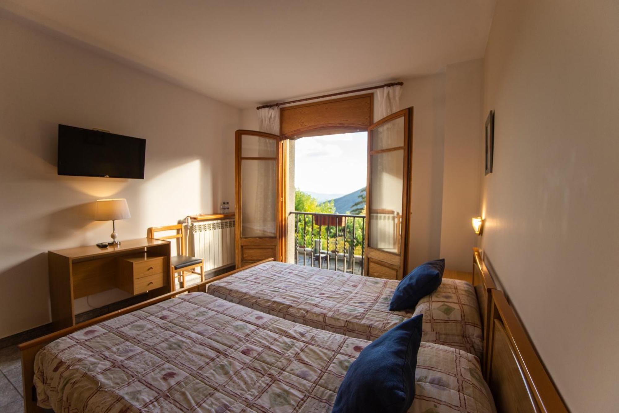 Hostal Montserrat Мунсень Екстер'єр фото
