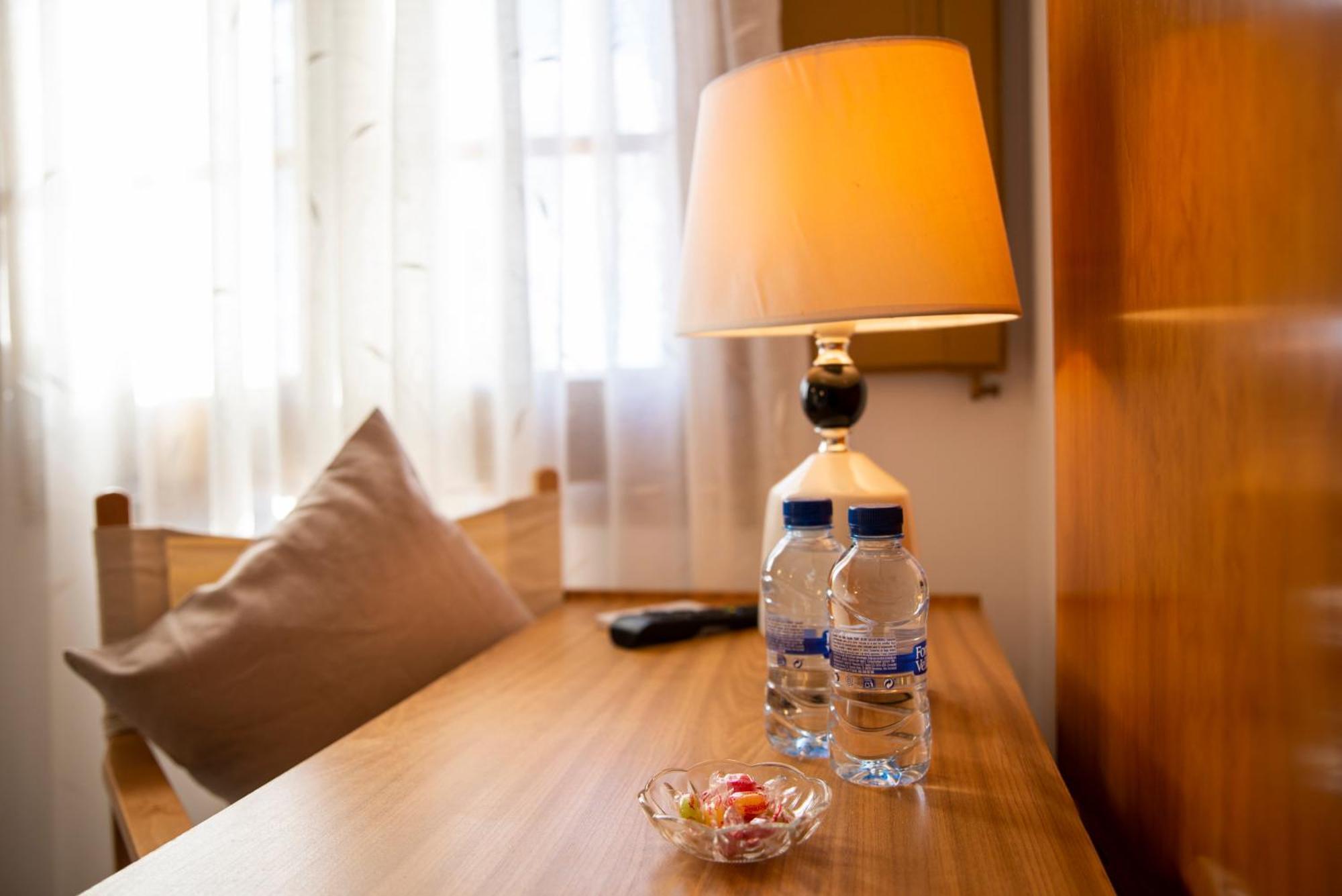 Hostal Montserrat Мунсень Екстер'єр фото