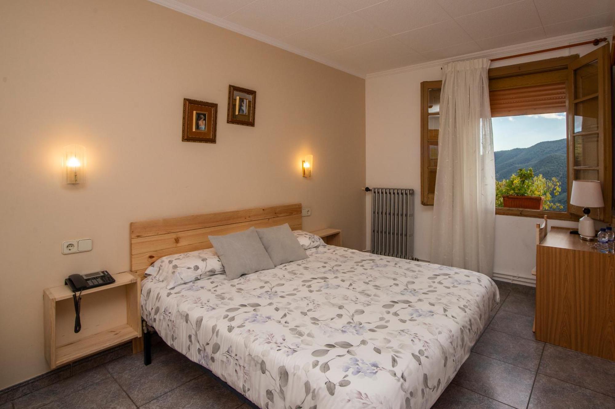 Hostal Montserrat Мунсень Екстер'єр фото