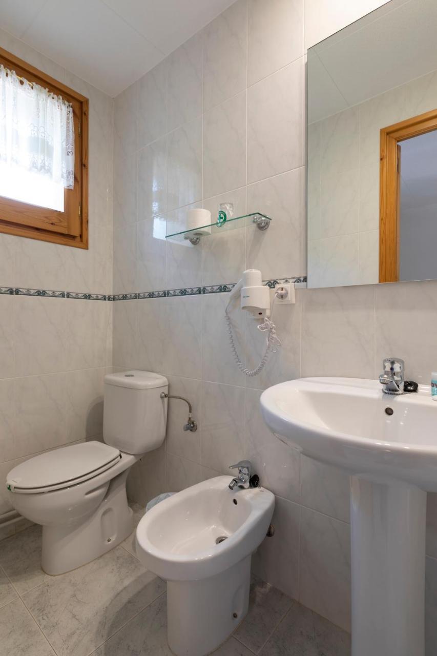 Hostal Montserrat Мунсень Екстер'єр фото